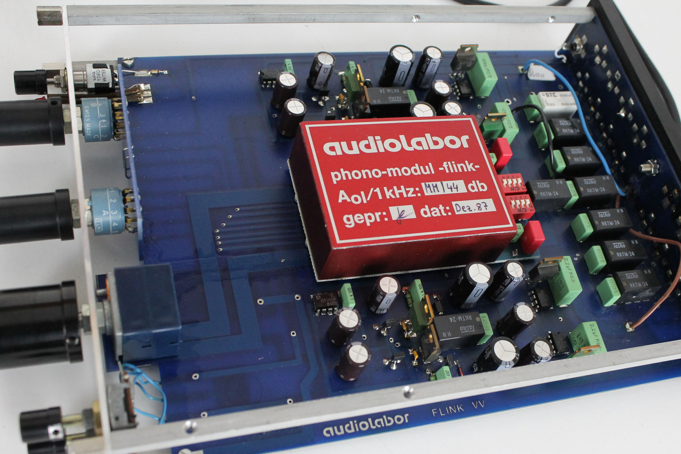 photo of audiolabor device with technical markings in white helvetica